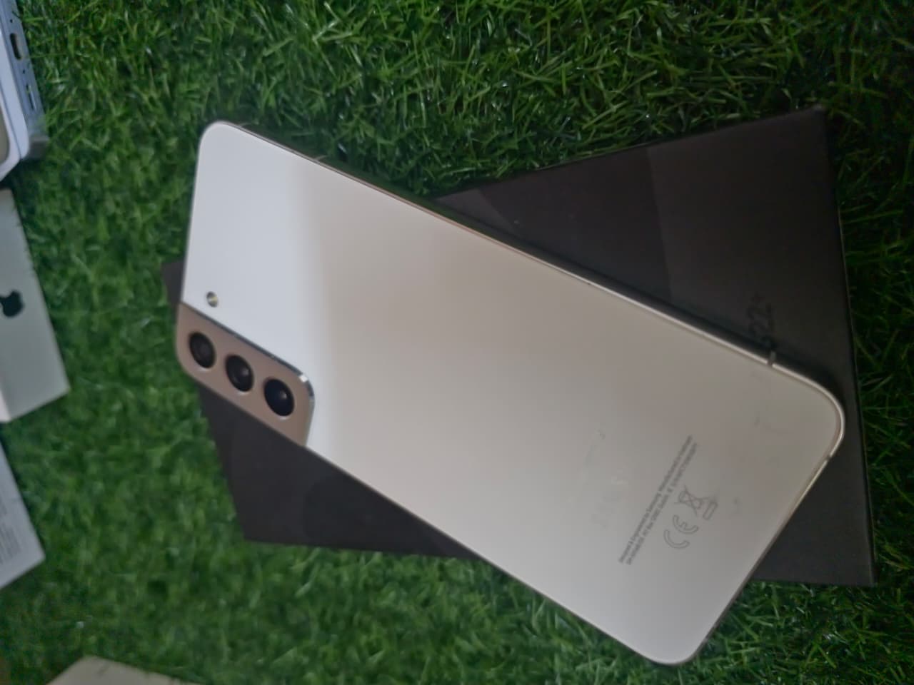 Samsung S22 + - Image 2